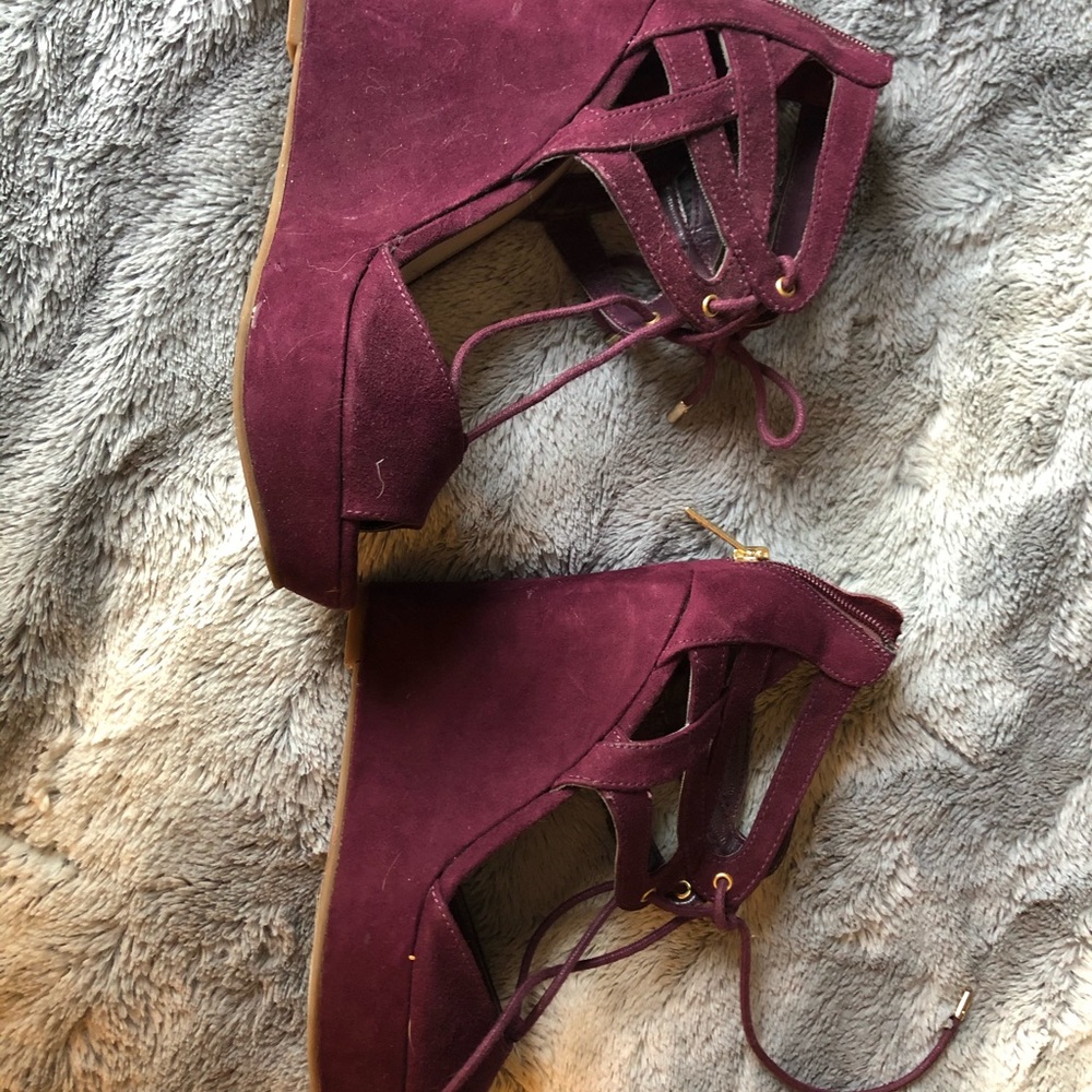Guess purple  wedges